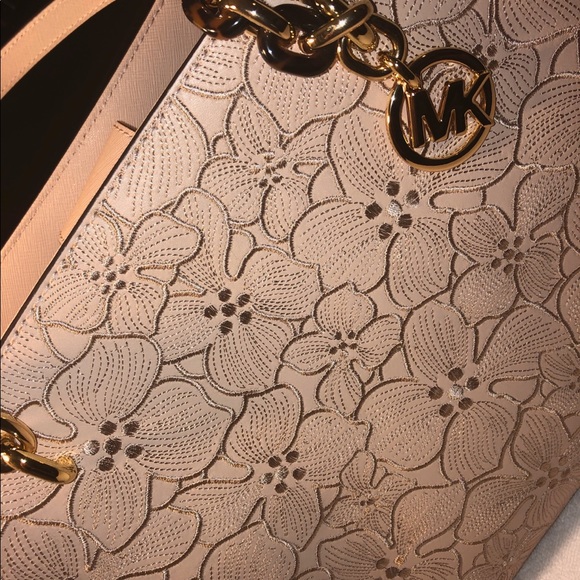 Michael Kors! Brand new with tag🔥🔥🔥 - Picture 8 of 8